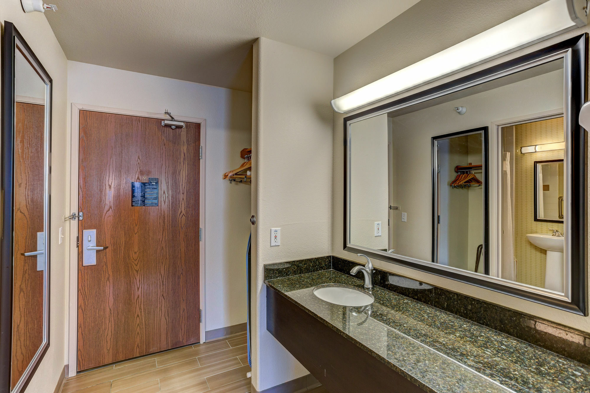 Hotel Express & - Black Canyon Area By Ihg